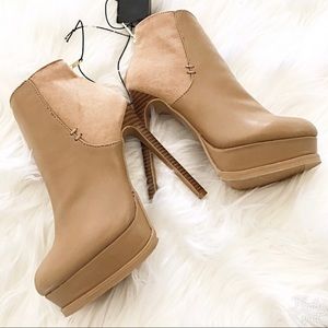 🌴🌴4 for $25🌴🌴 Platform Tan Ankle Boots• S